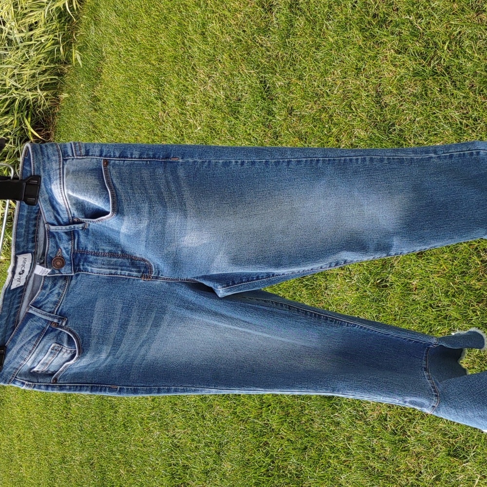 CAPRI RUFFLE BOTTOM JEANS SIZE 7